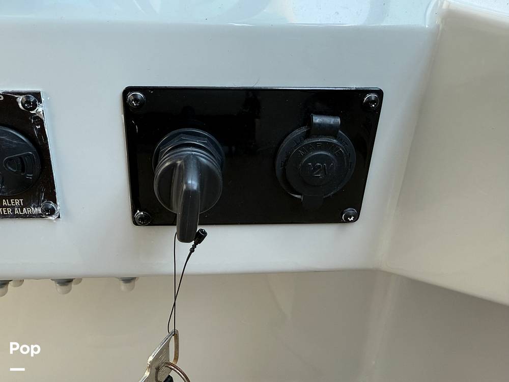 Slide: The Image of Regal 26 XO 2020 - 15315366