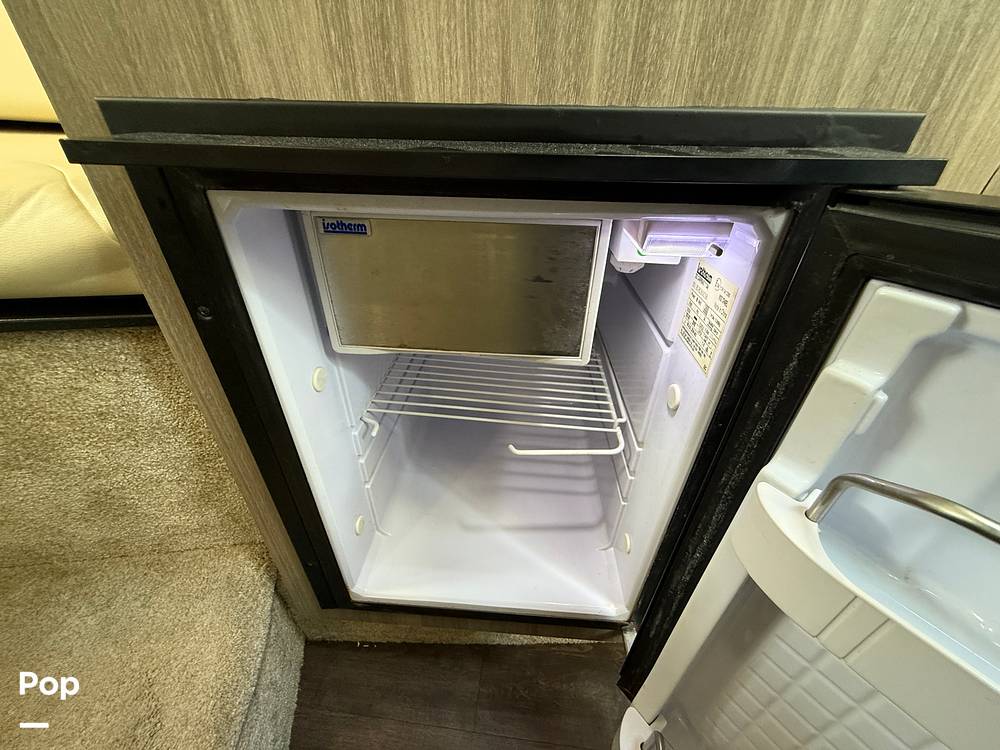 Slide: The Image of Regal 26 XO 2020 - 15315397