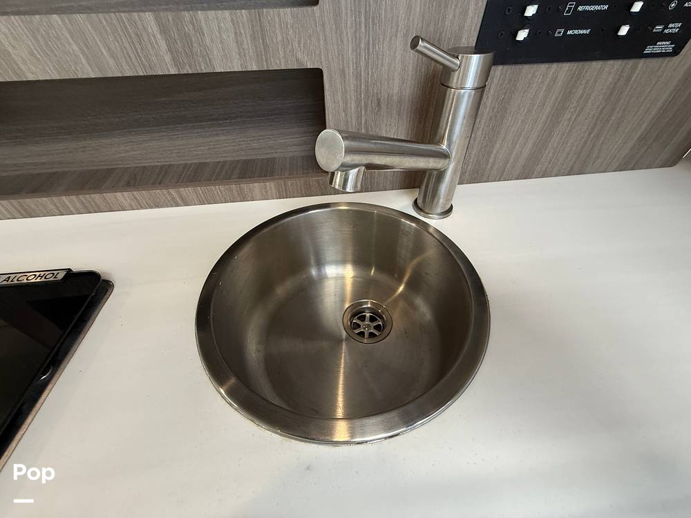 Slide: The Image of Regal 26 XO 2020 - 15315403