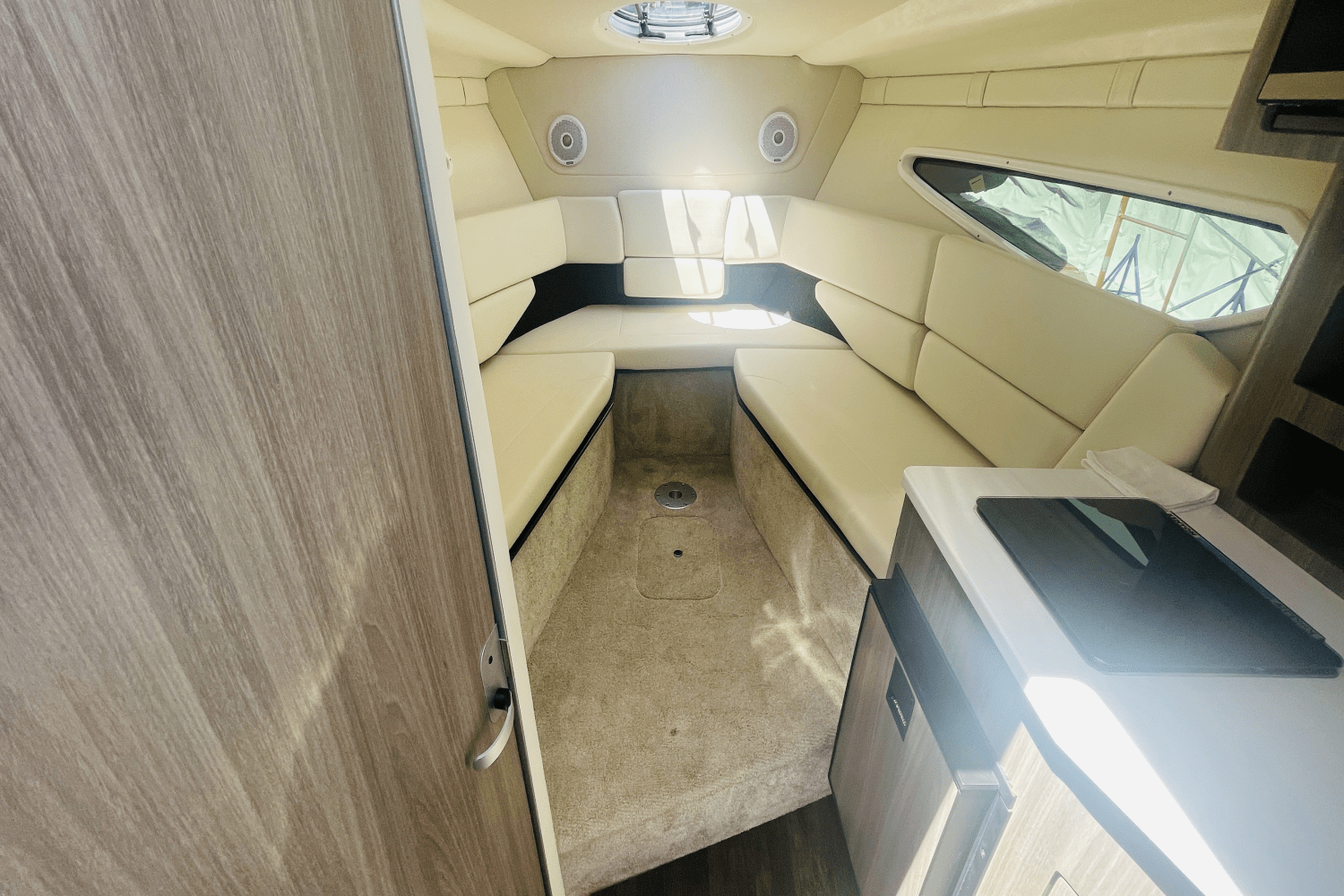 Slide: The Image of Regal 26 XO 2020 - 49