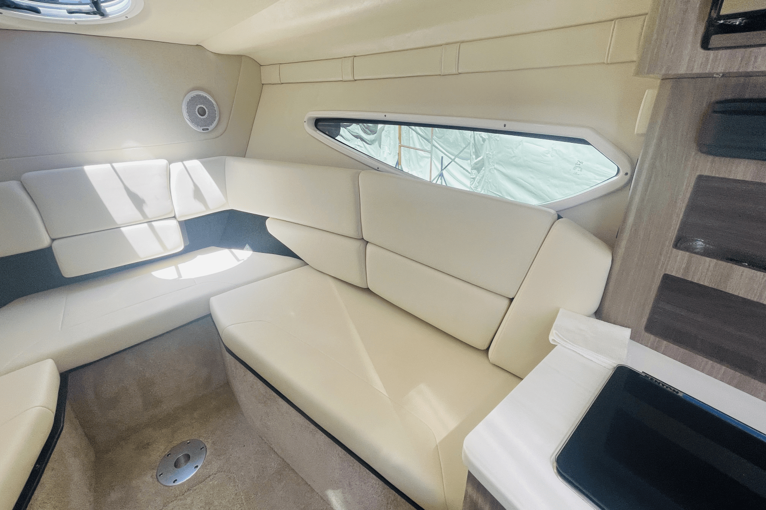 Slide: The Image of Regal 26 XO 2020 - 51