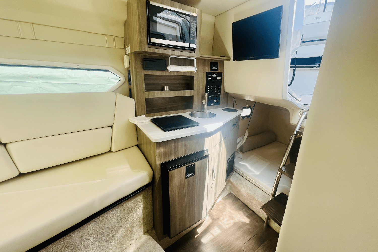 Slide: The Image of Regal 26 XO 2020 - 52