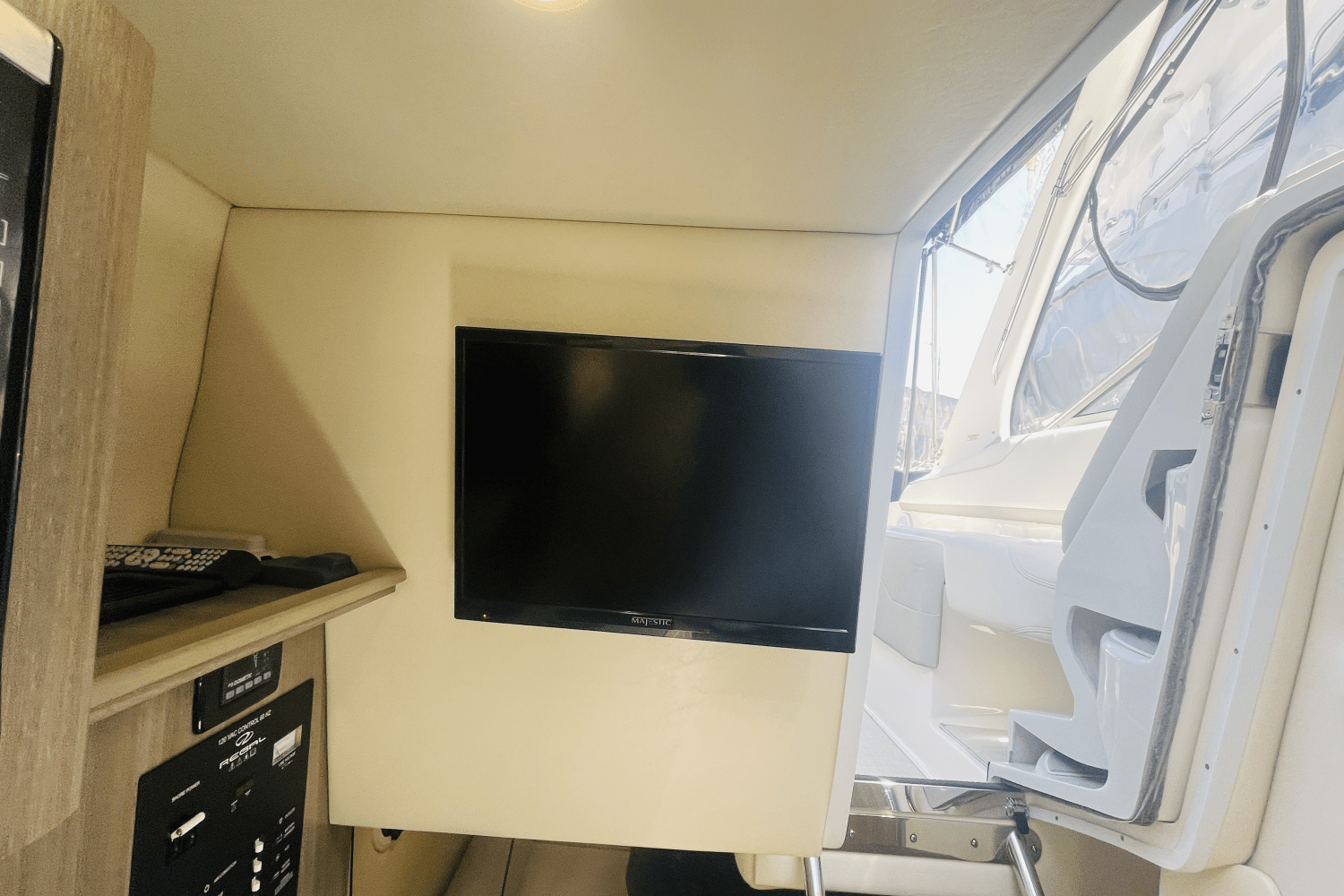 Slide: The Image of Regal 26 XO 2020 - 55