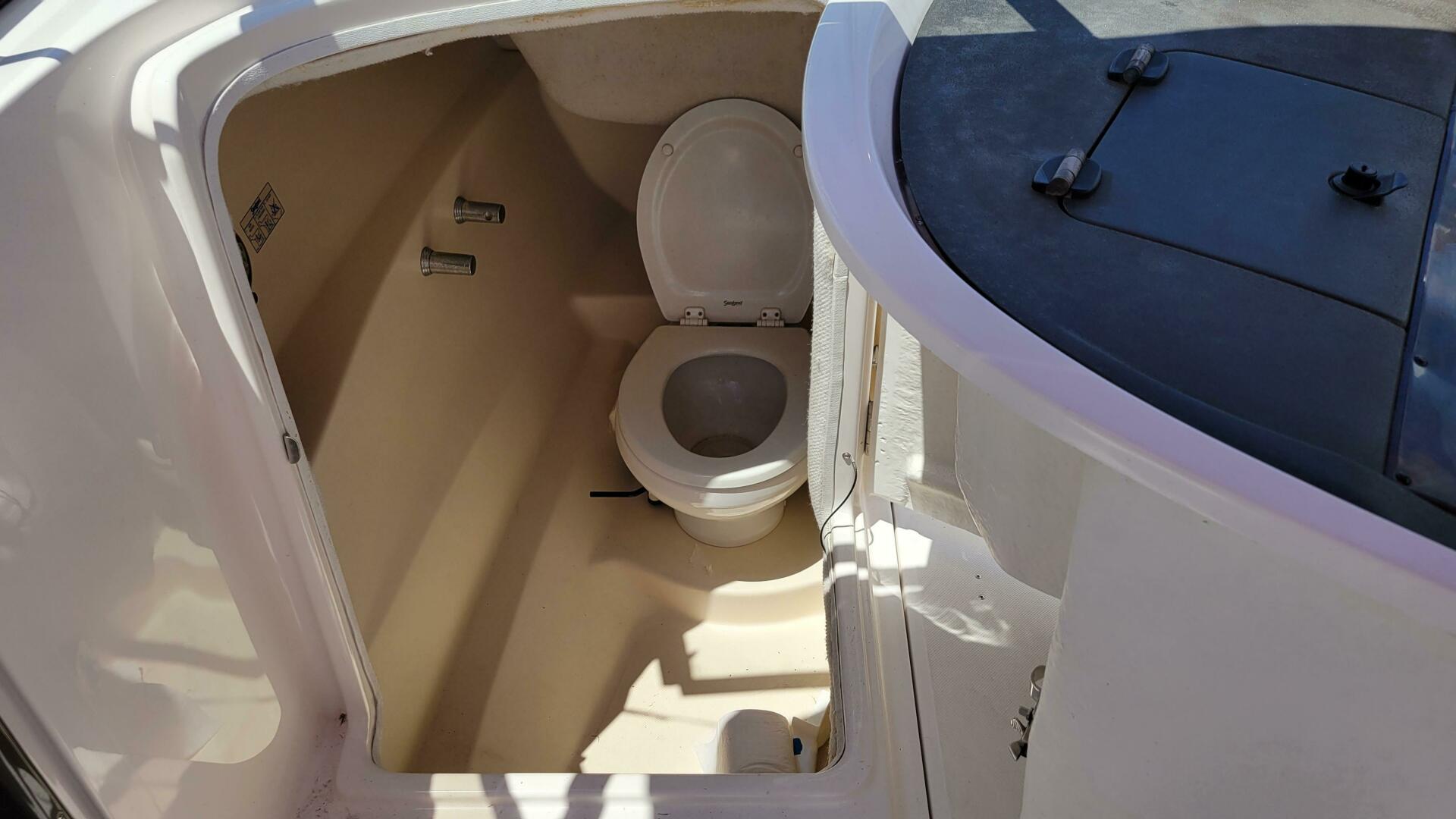 Slide: The Image of Regal 2700 Bowrider 2007 - 4066228
