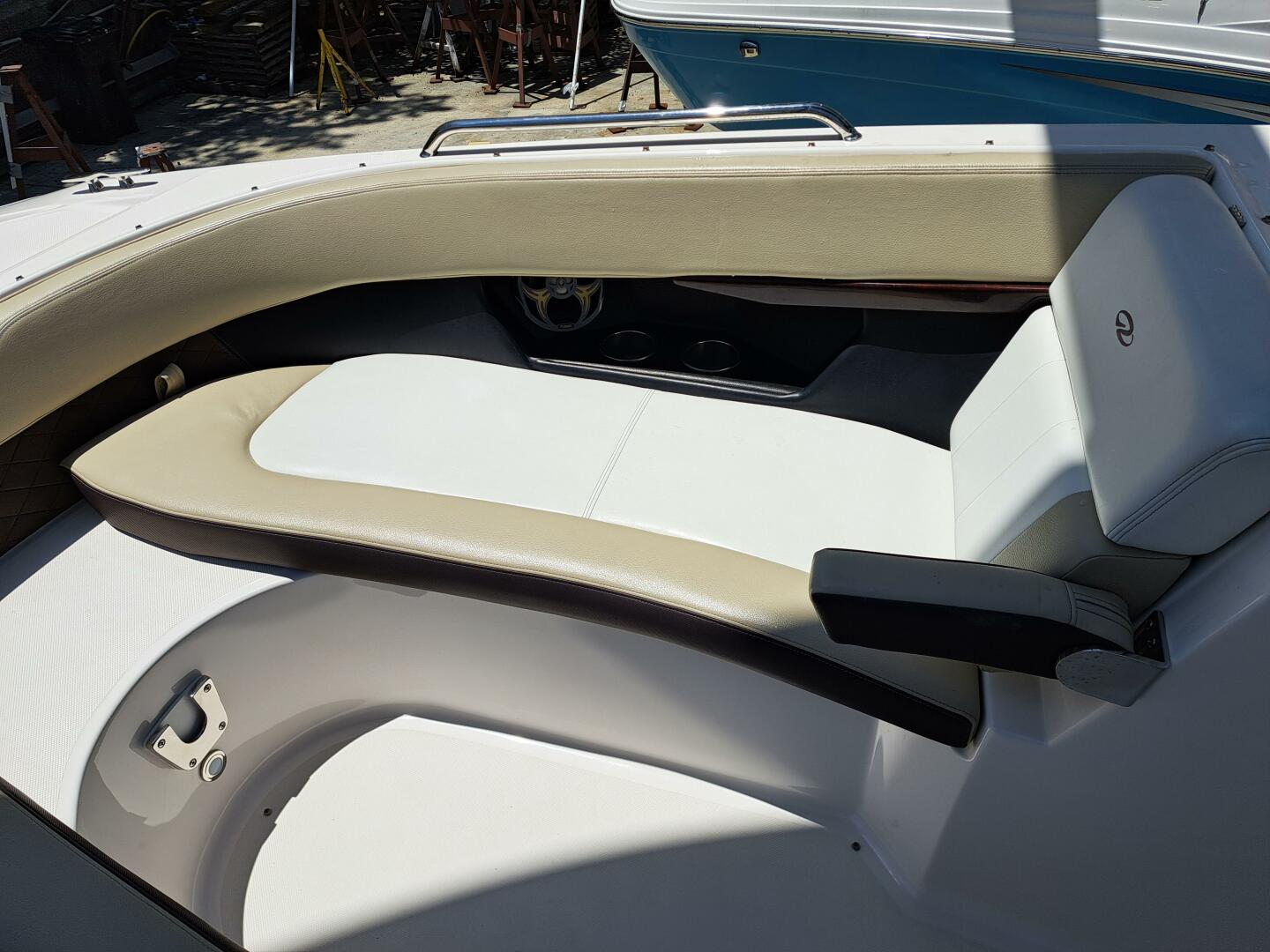 Slide: The Image of Regal 2700 Bowrider 2014 - 4369754