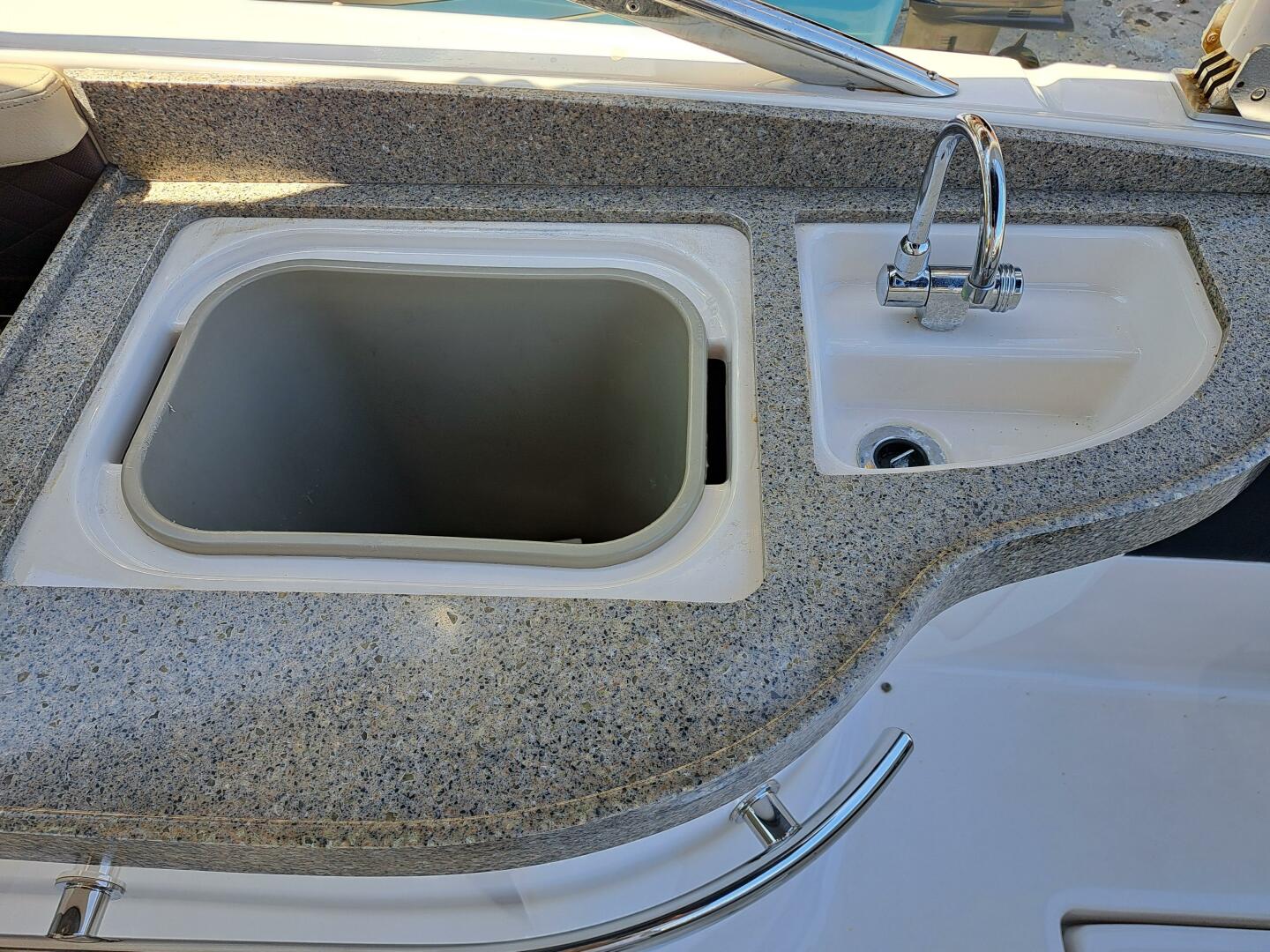 Slide: The Image of Regal 2700 Bowrider 2014 - 4369759