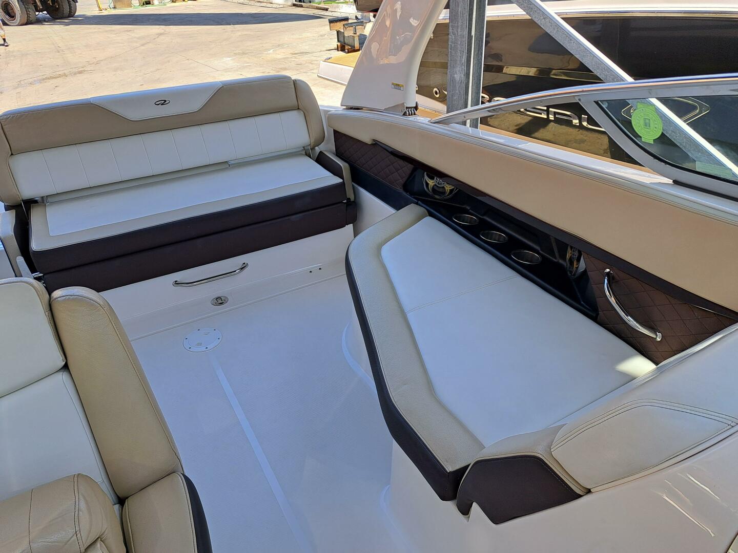 Slide: The Image of Regal 2700 Bowrider 2014 - 4369761