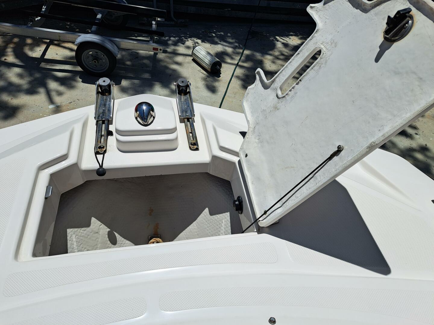 Slide: The Image of Regal 2700 Bowrider 2014 - 4369769
