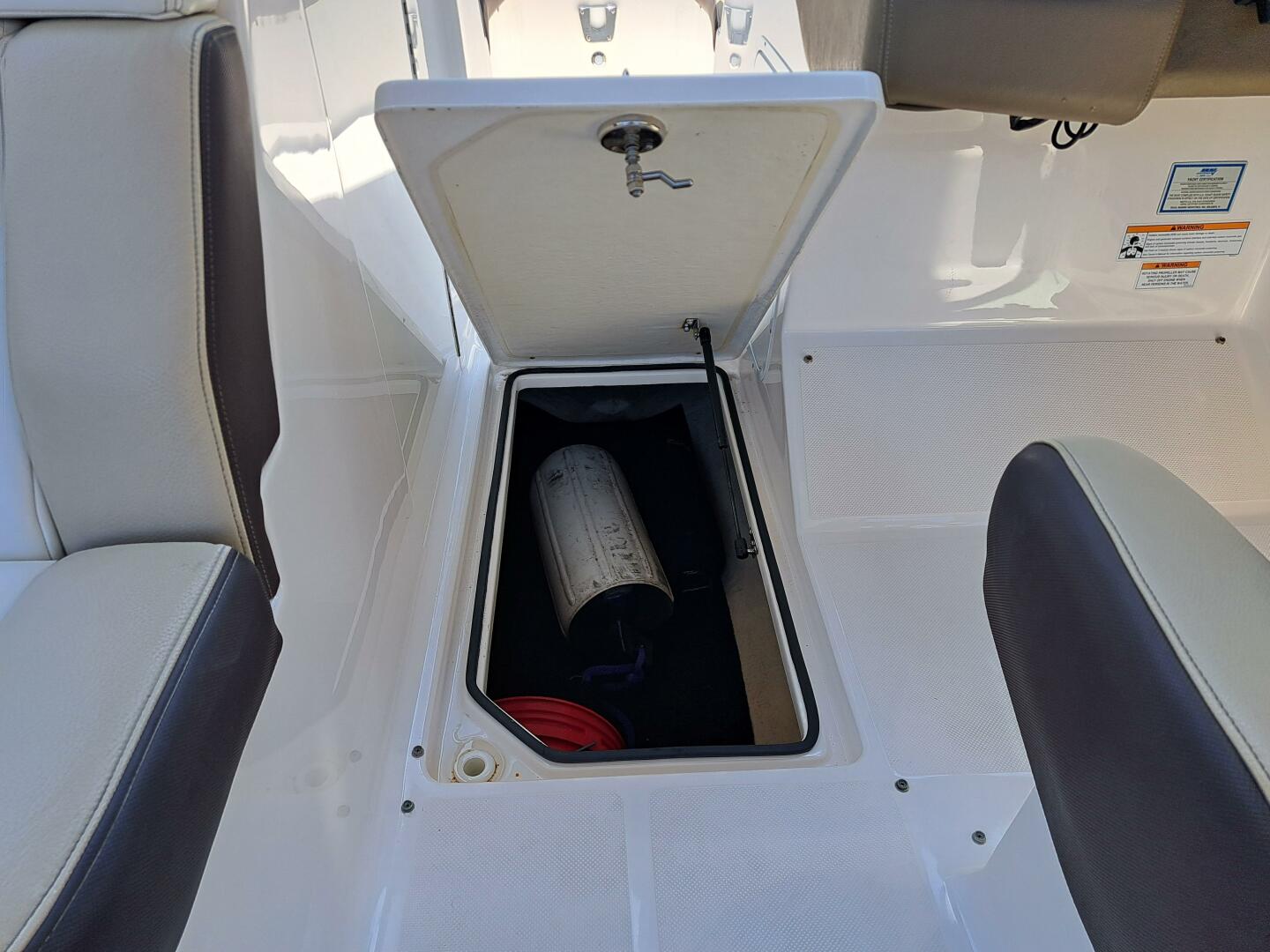Slide: The Image of Regal 2700 Bowrider 2014 - 4369770