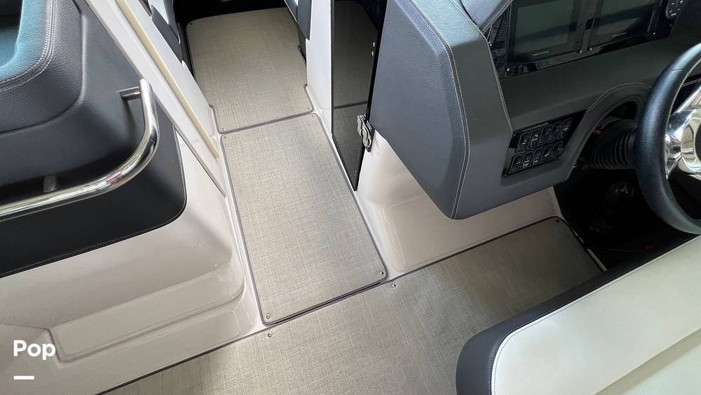 Slide: The Image of Regal 2800 2020 - 15770659