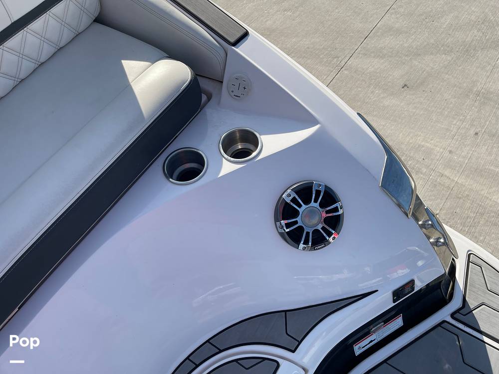 Slide: The Image of Regal 2800 2021 - 15062972