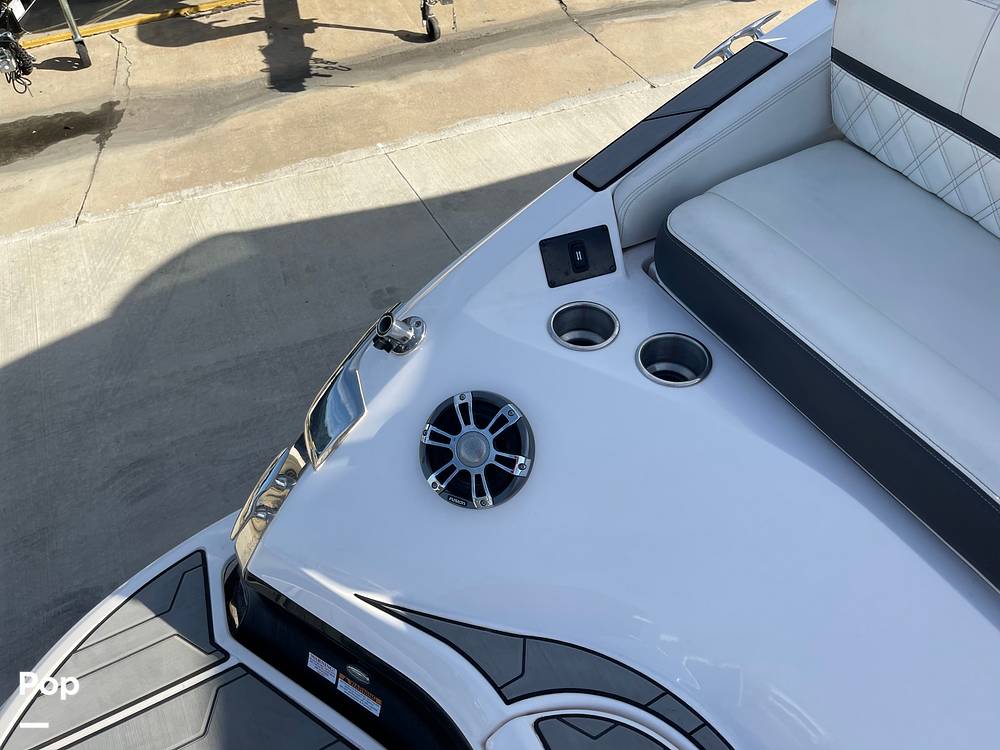 Slide: The Image of Regal 2800 2021 - 15062973