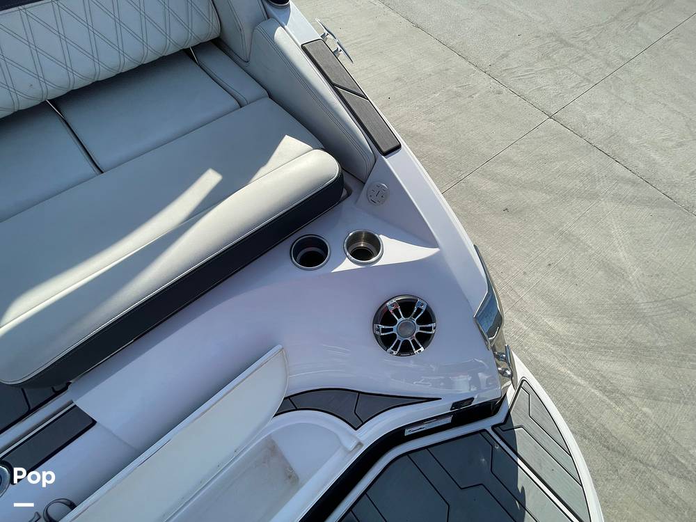 Slide: The Image of Regal 2800 2021 - 15065426