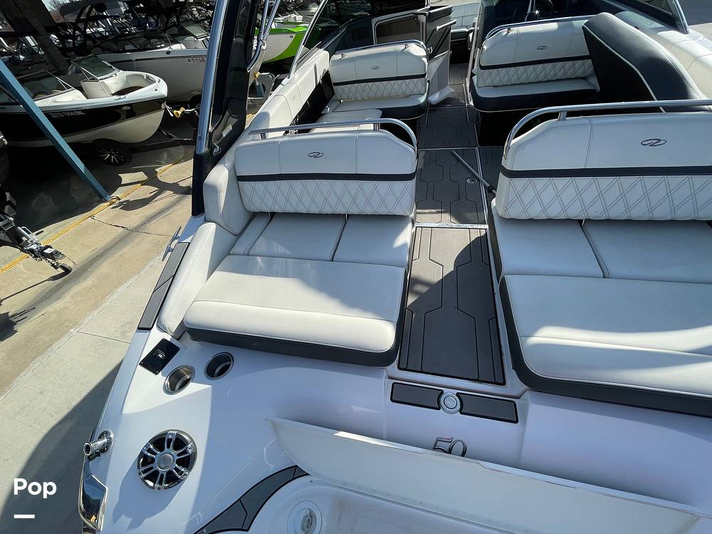 Slide: The Image of Regal 2800 2021 - 15065430