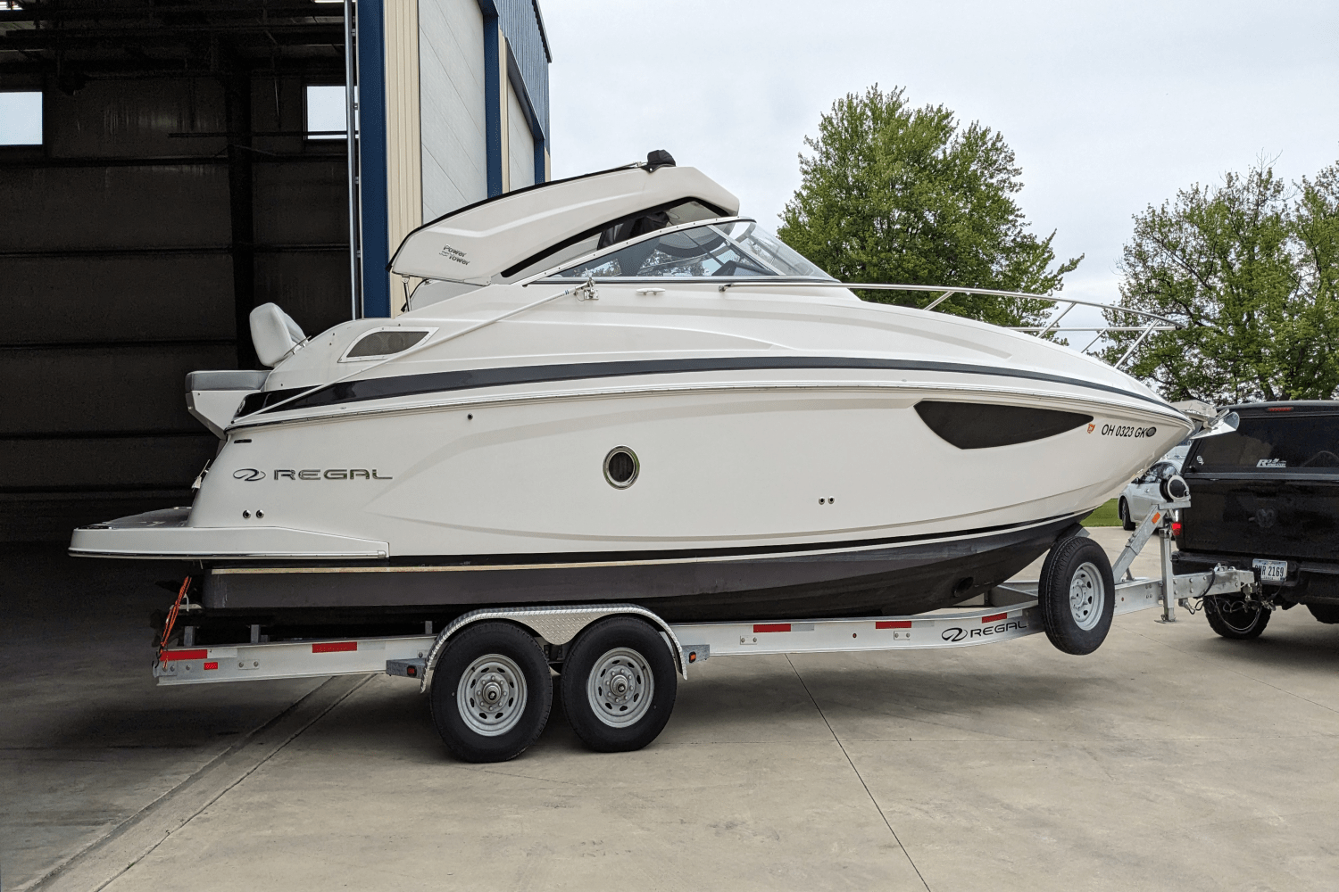 Slide: The Image of Regal 28 EXPRESS 2022 - 1