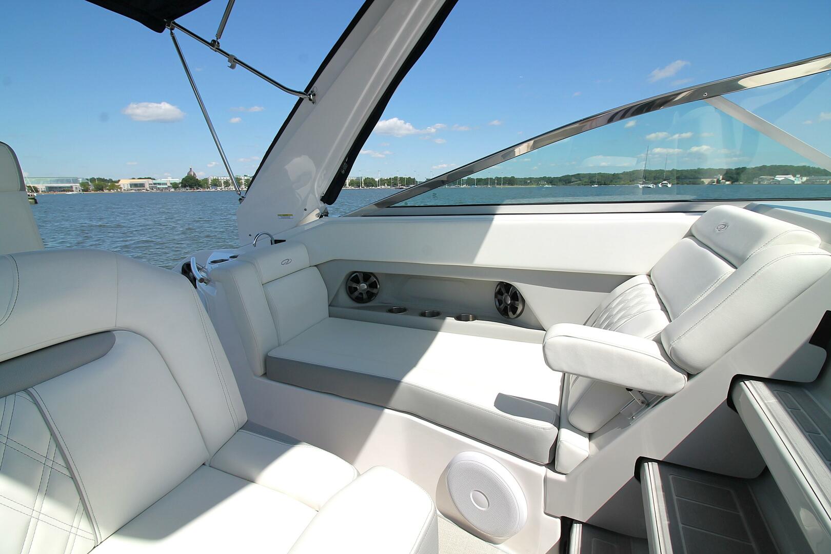 Slide: The Image of Regal 28 Express 2022 - 4570566