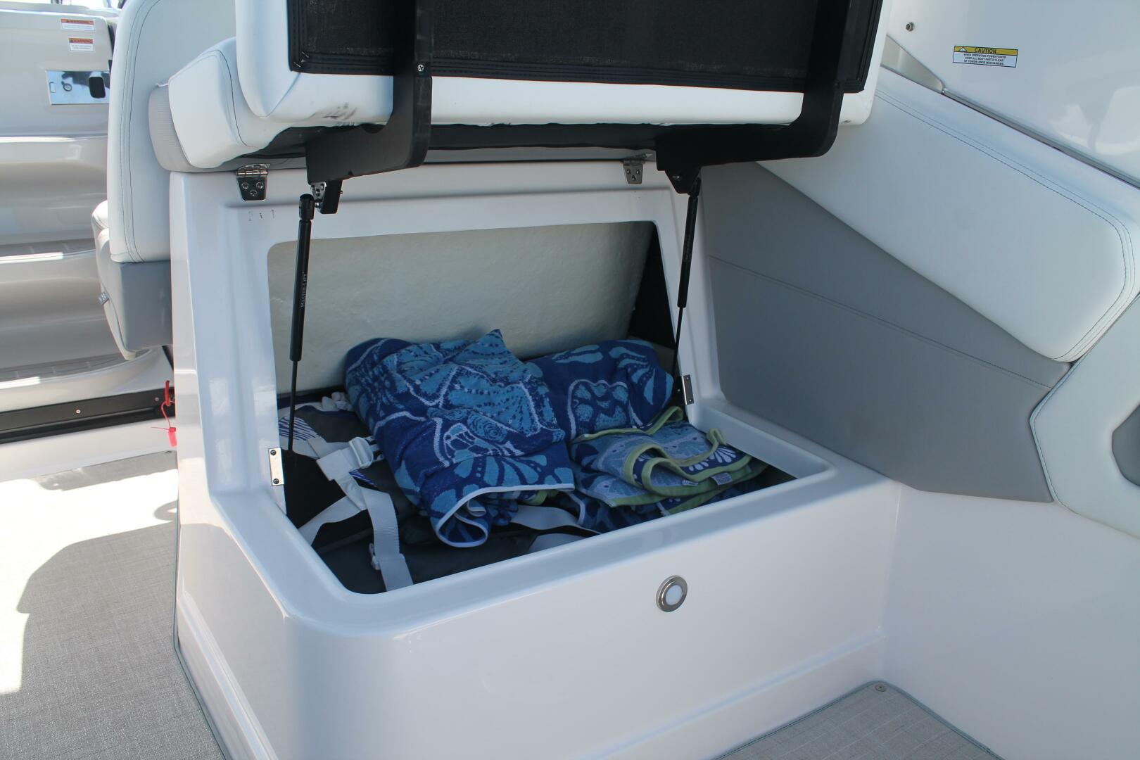 Slide: The Image of Regal 28 Express 2022 - 4570582
