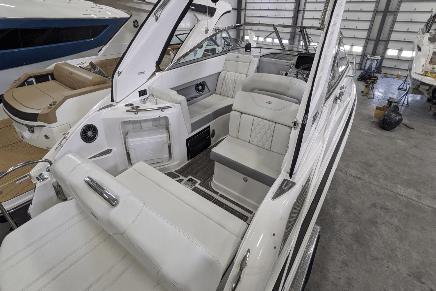 Slide: The Image of Regal 28 EXPRESS 2022 - 16