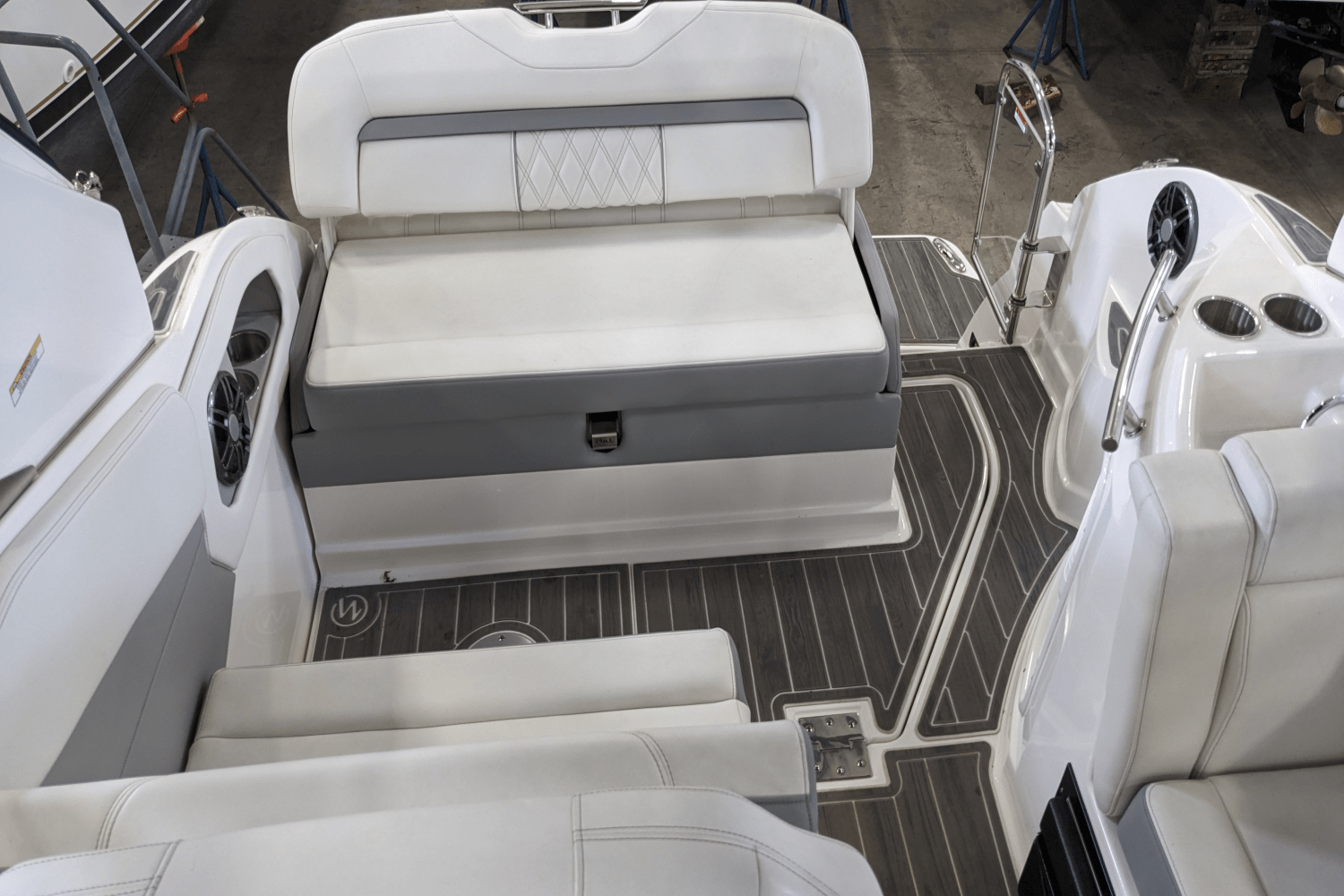 Slide: The Image of Regal 28 EXPRESS 2022 - 22