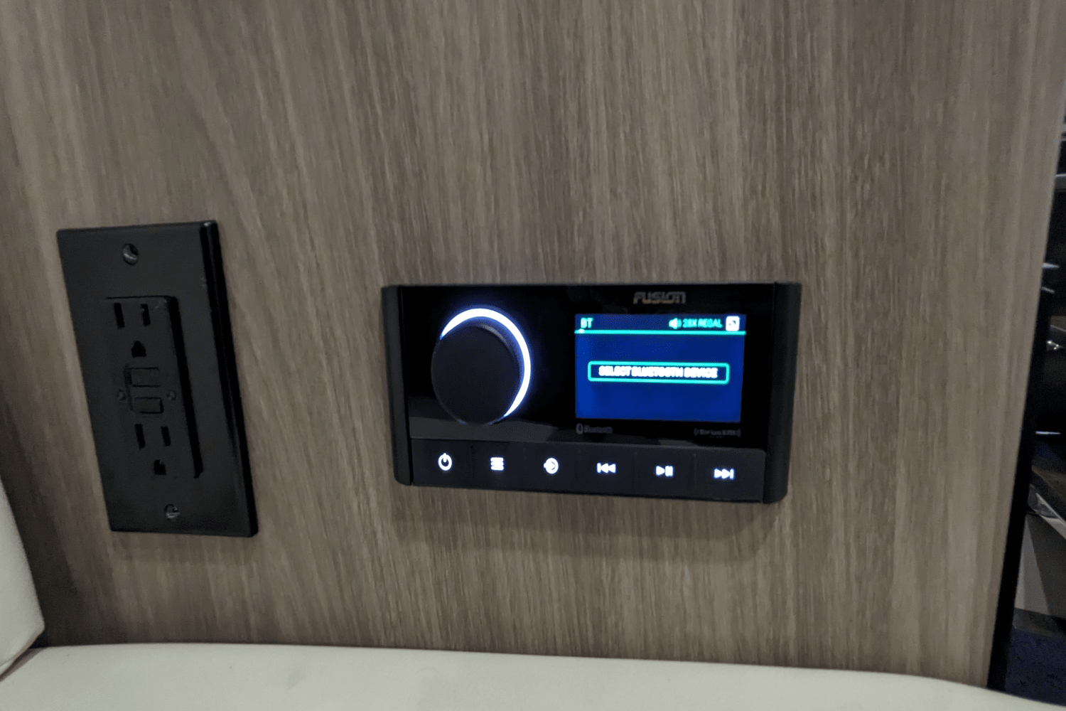 Slide: The Image of Regal 28 EXPRESS 2022 - 26