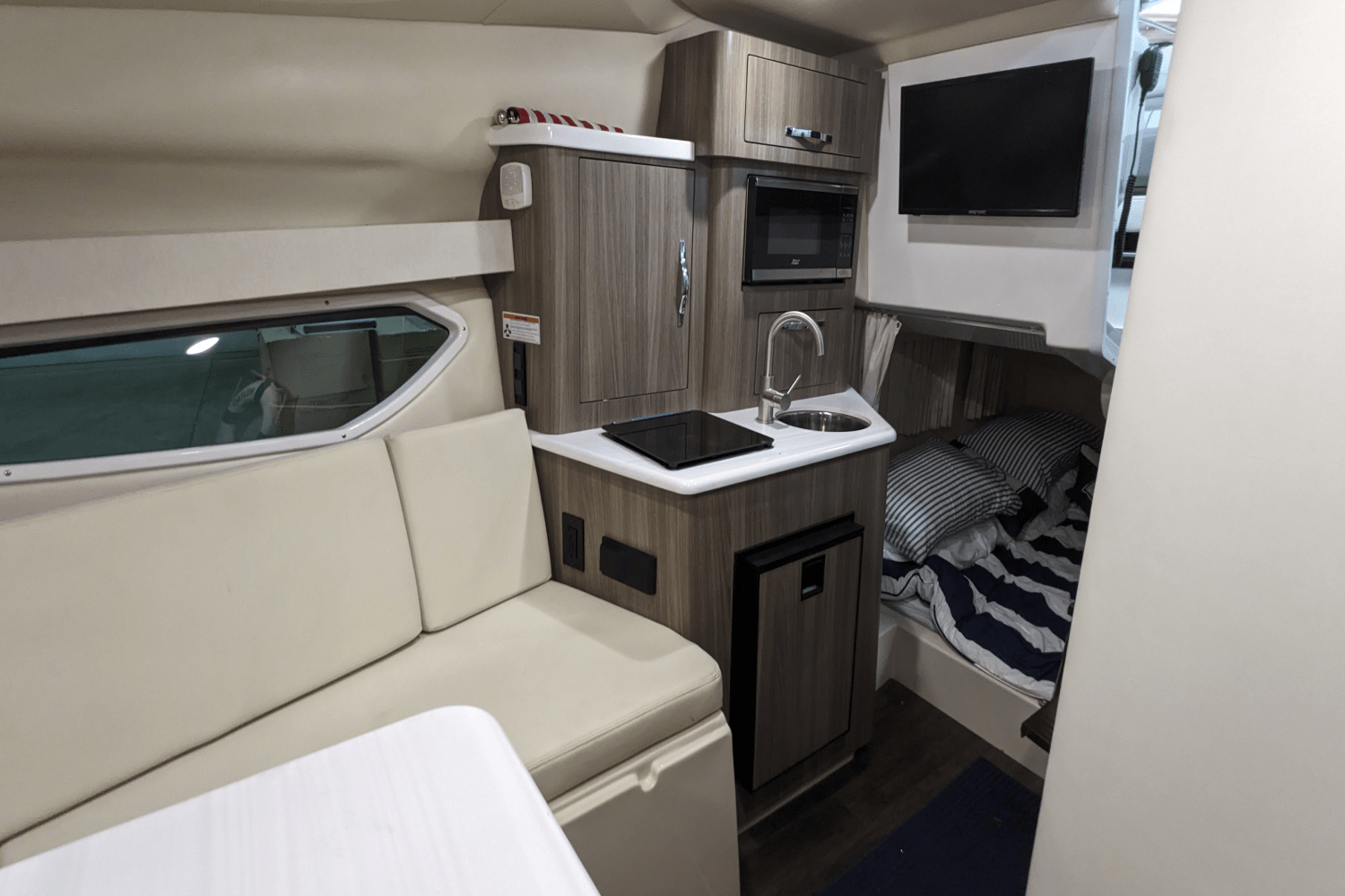 Slide: The Image of Regal 28 EXPRESS 2022 - 27