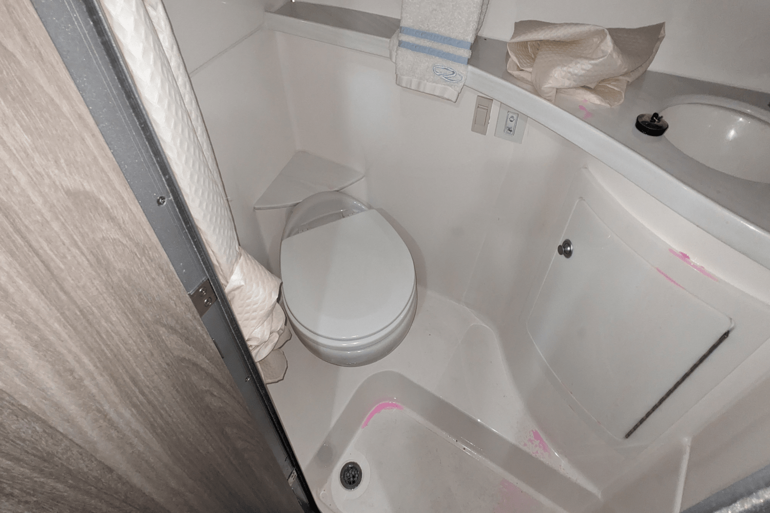 Slide: The Image of Regal 28 EXPRESS 2022 - 32