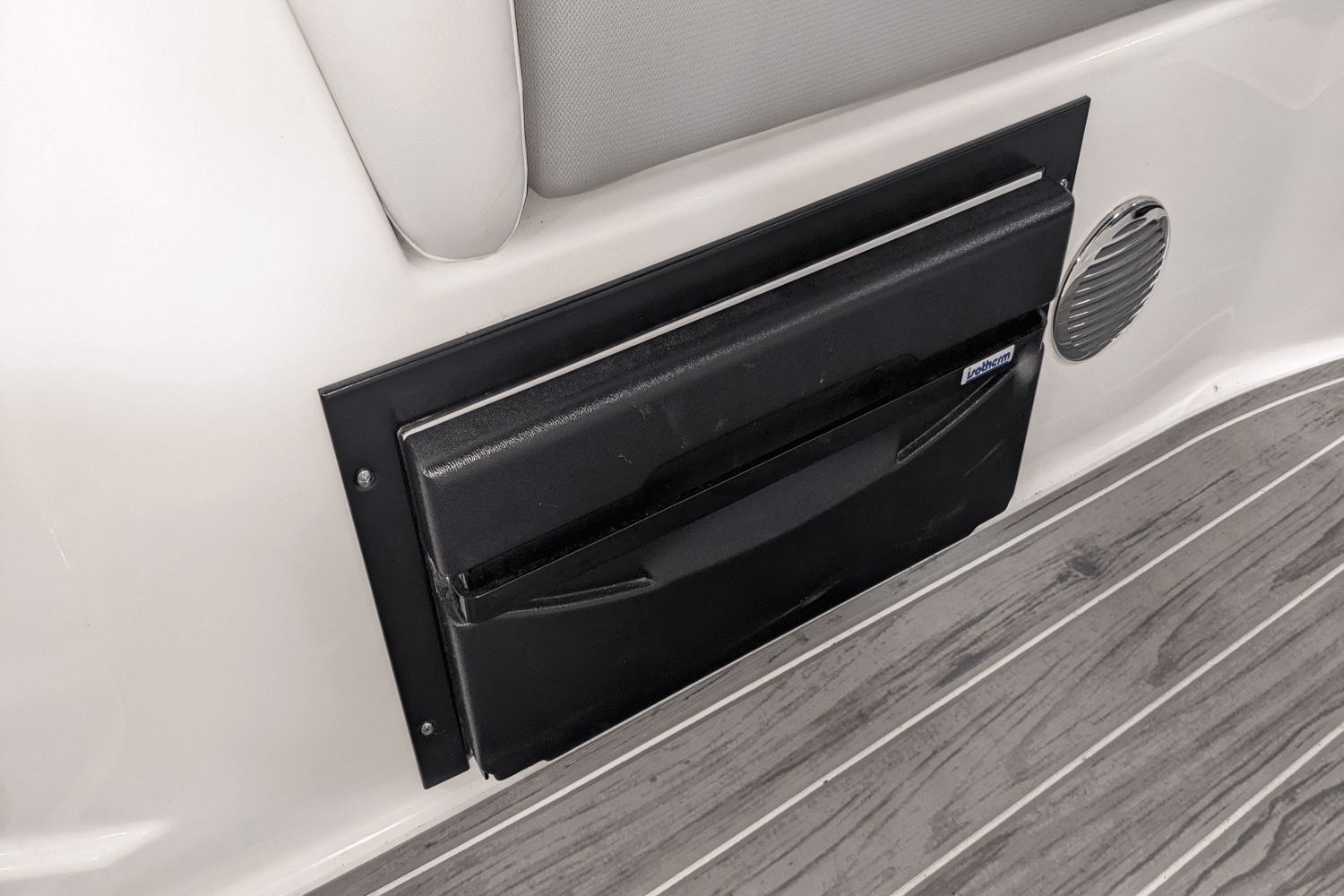 Slide: The Image of Regal 28 EXPRESS 2022 - 36