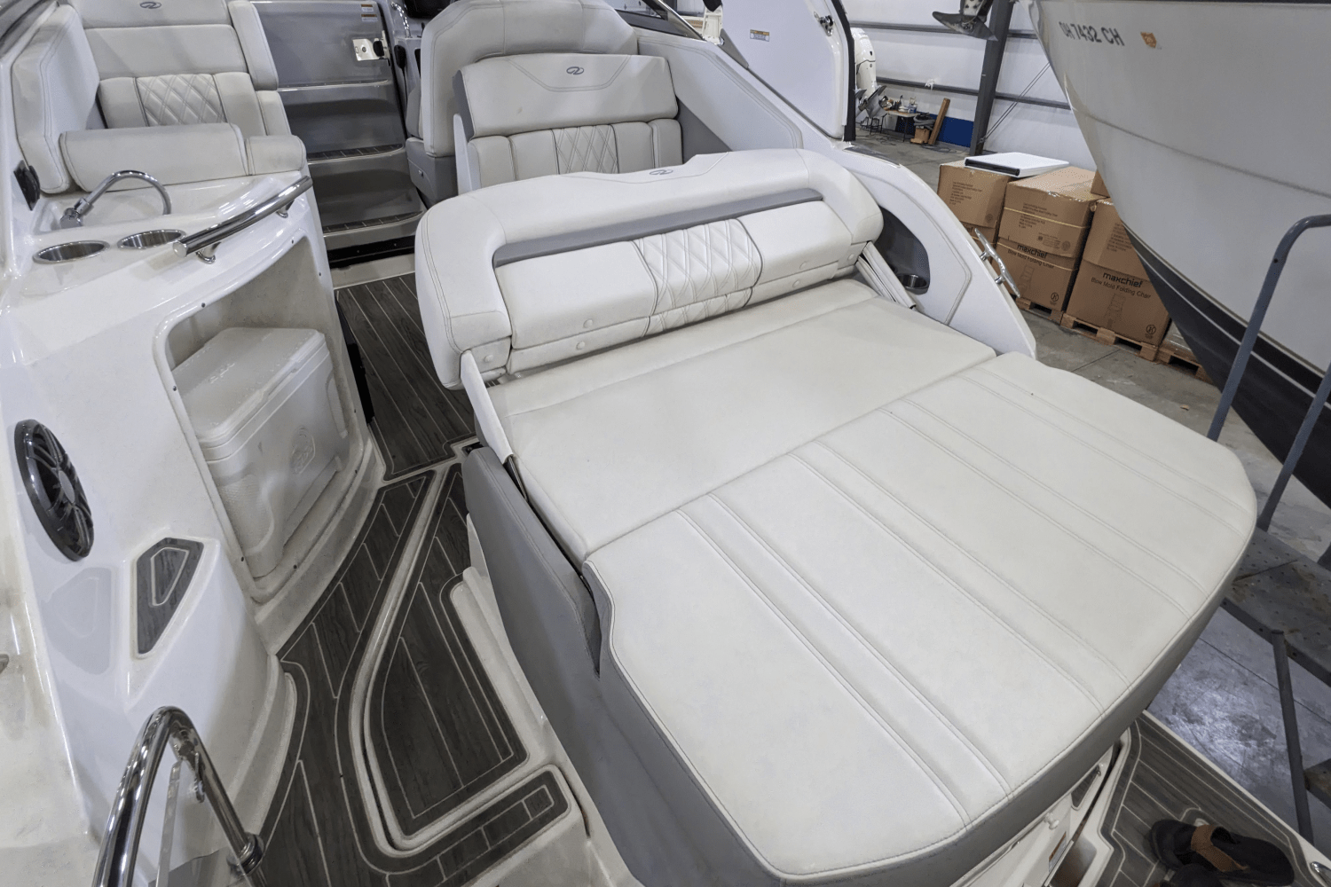 Slide: The Image of Regal 28 EXPRESS 2022 - 38