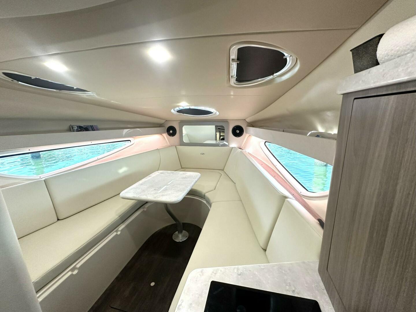 Slide: The Image of Regal 28 Express 2022 - 4570539