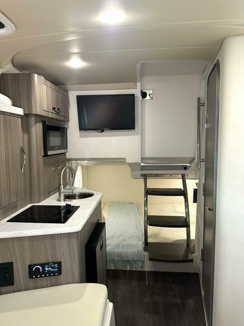 Slide: The Image of Regal 28 Express 2022 - 4570540