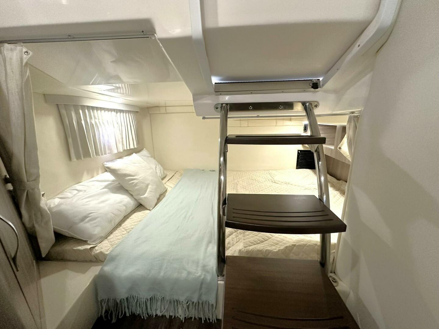 Slide: The Image of Regal 28 Express 2022 - 4570538