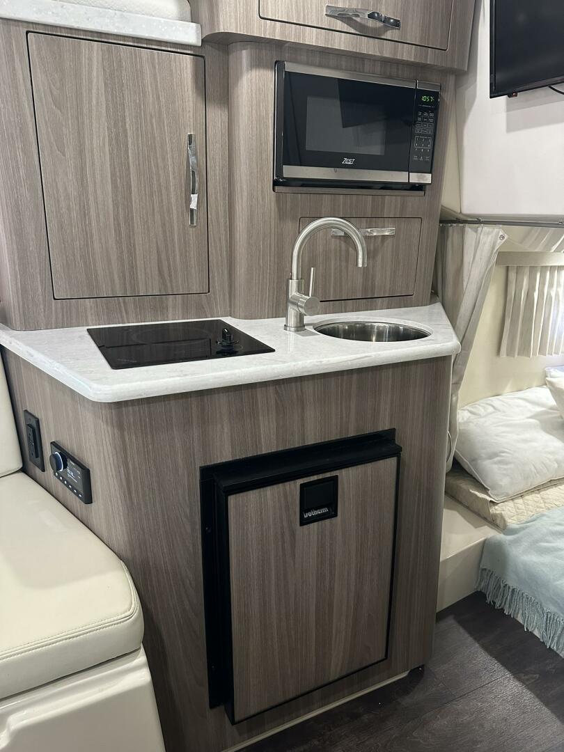 Slide: The Image of Regal 28 Express 2022 - 4570542
