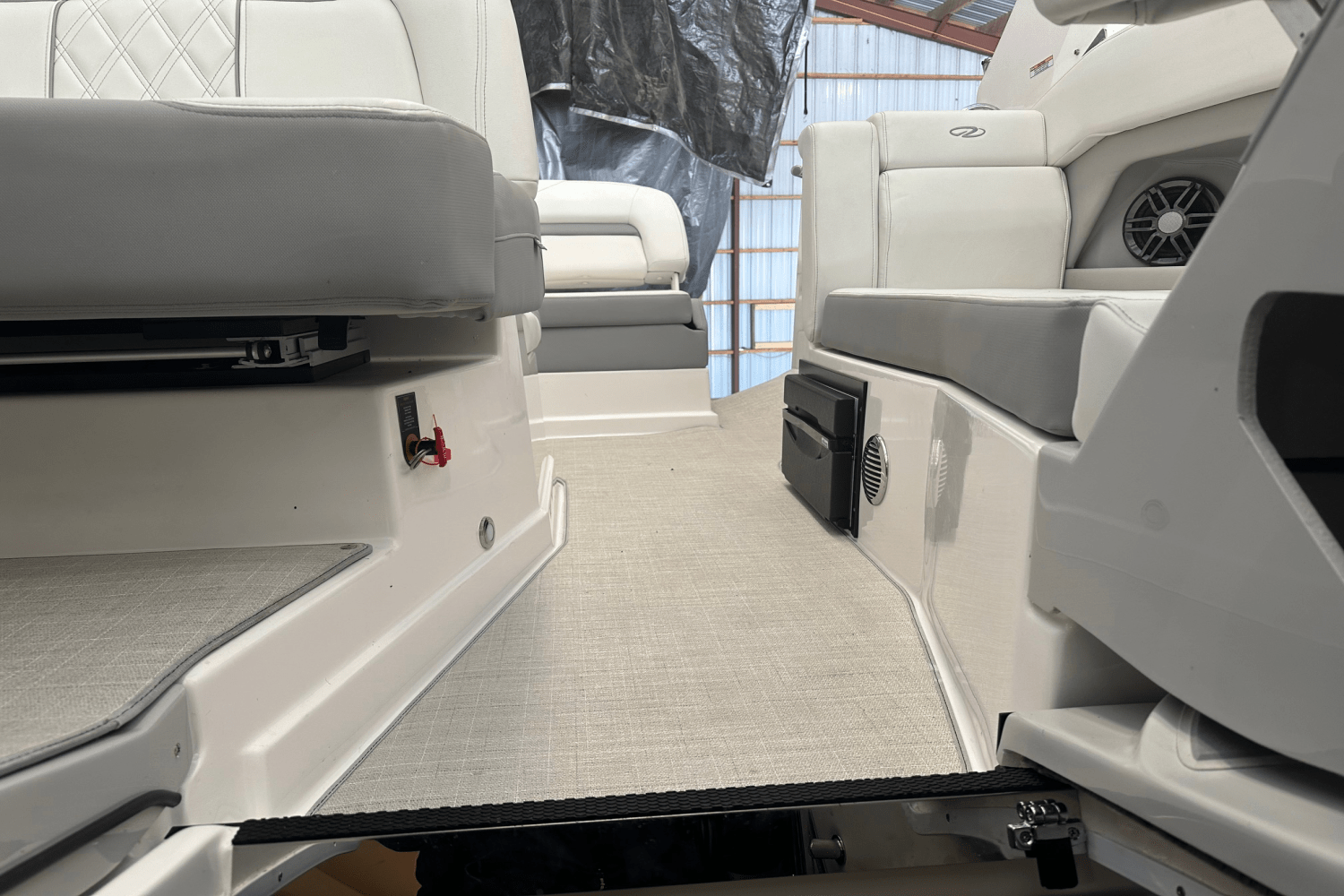 Slide: The Image of Regal 28 EXPRESS CRUISER 2023 - 22
