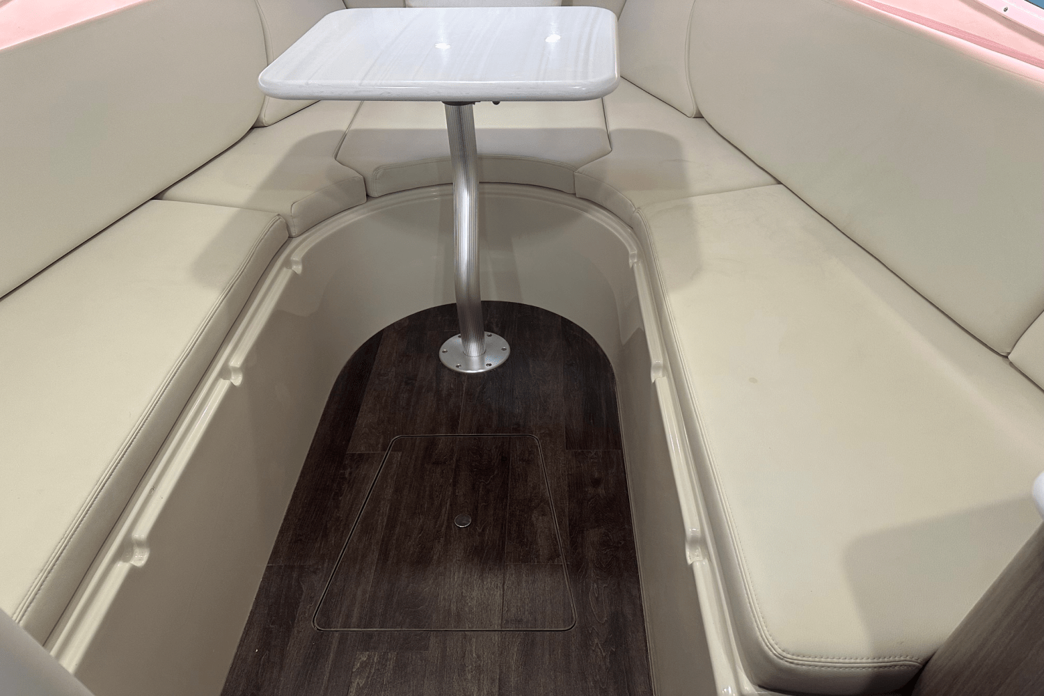 Slide: The Image of Regal 28 EXPRESS CRUISER 2023 - 25