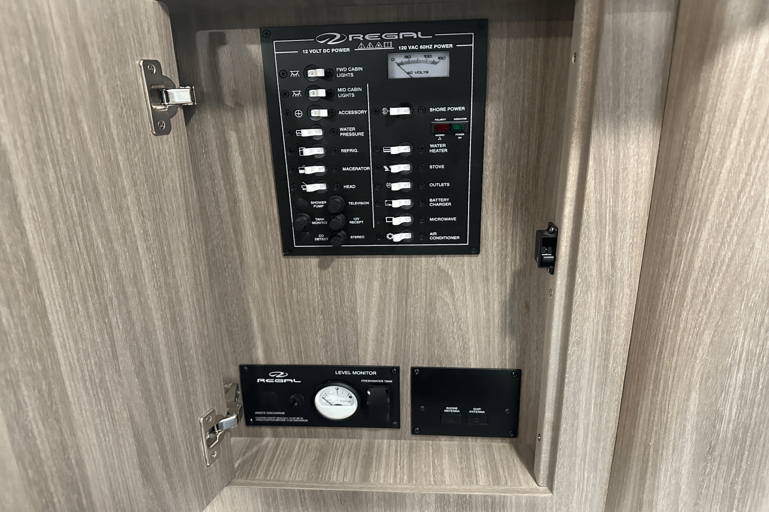 Slide: The Image of Regal 28 EXPRESS CRUISER 2023 - 26