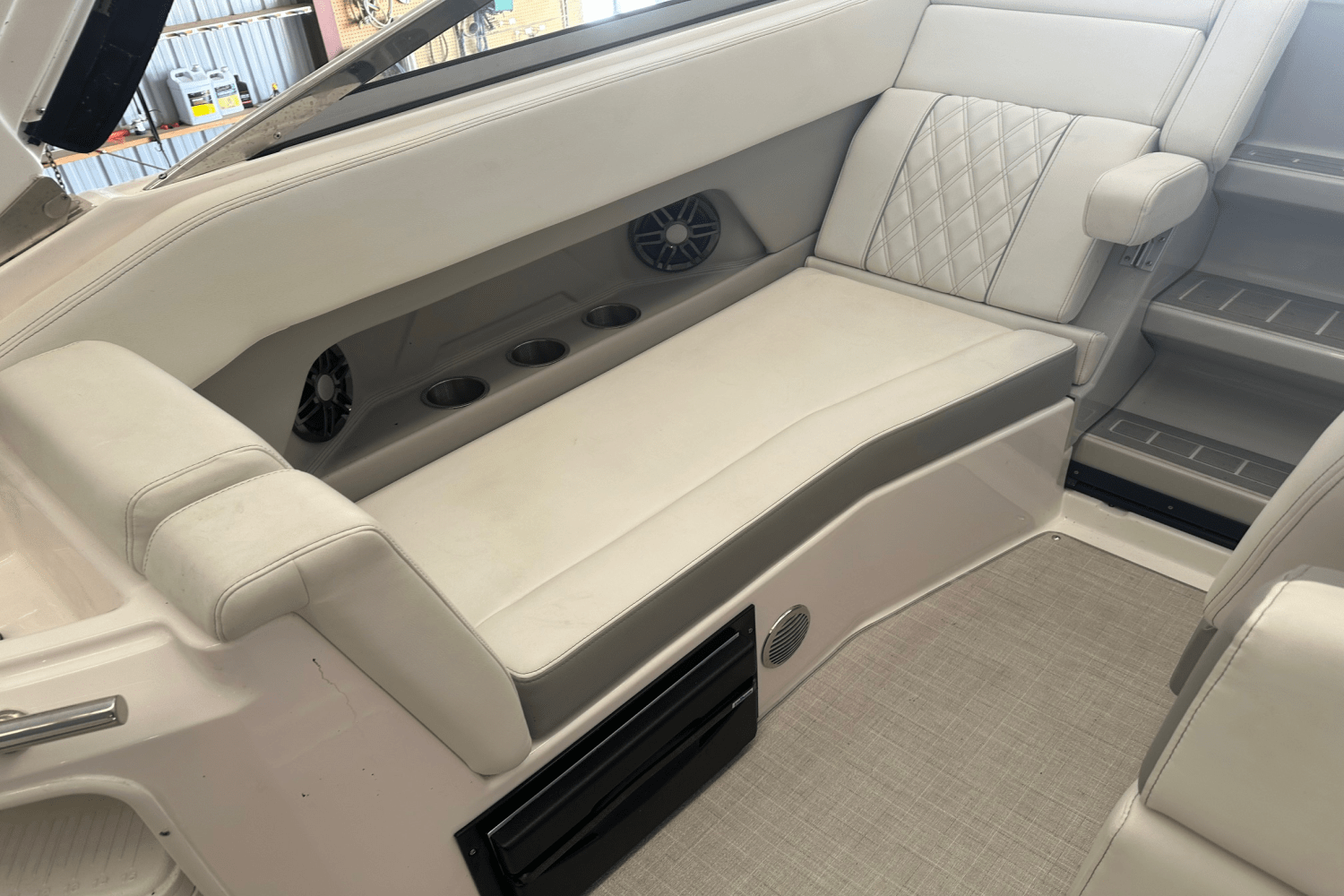 Slide: The Image of Regal 28 EXPRESS CRUISER 2023 - 6