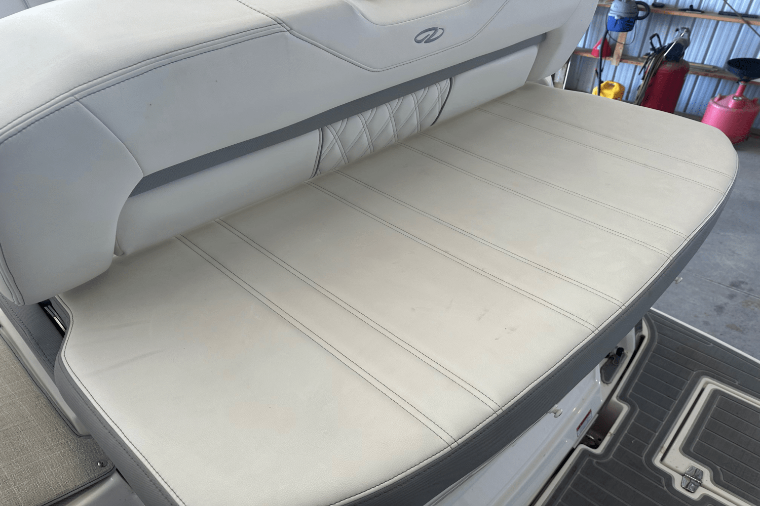 Slide: The Image of Regal 28 EXPRESS CRUISER 2023 - 7