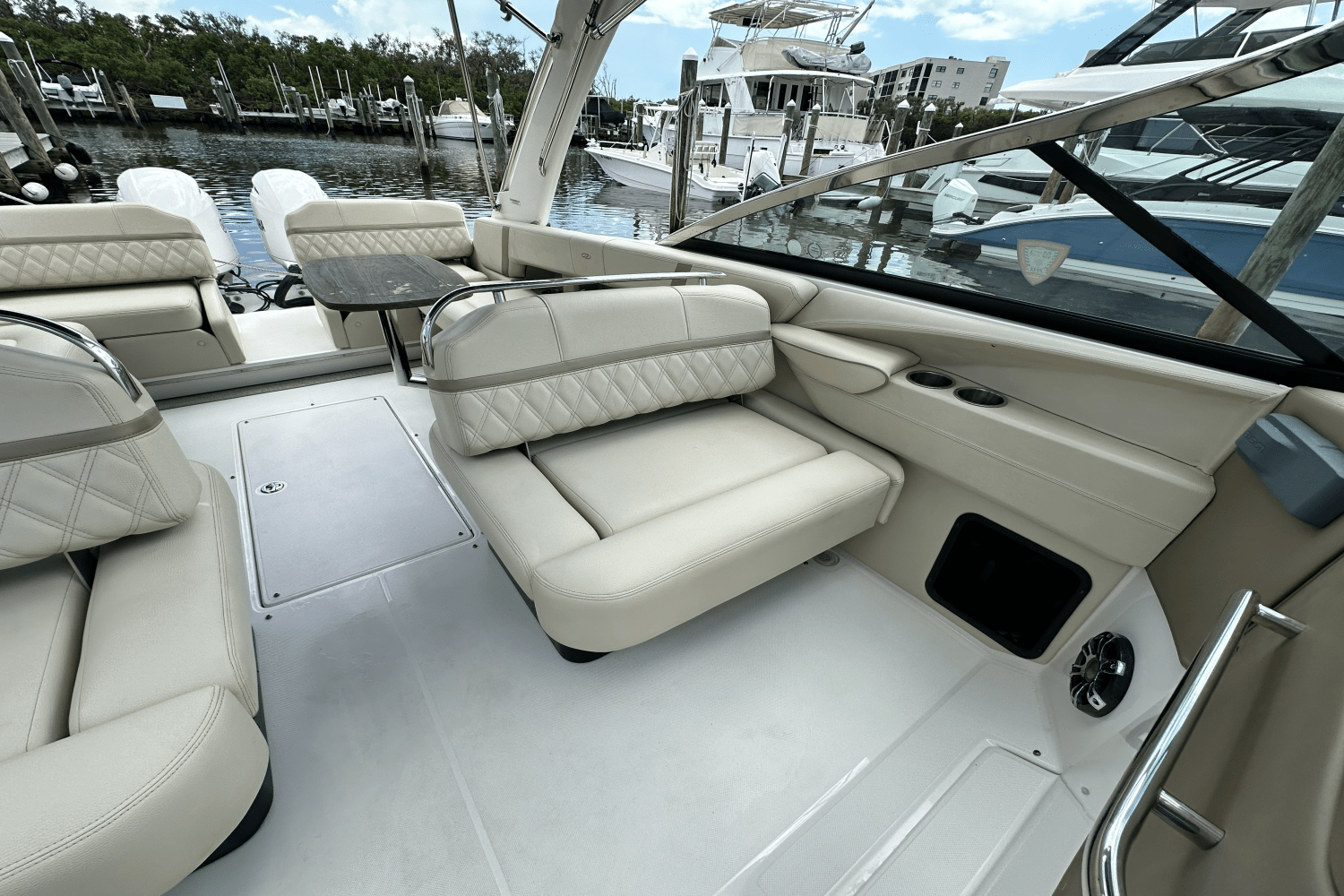 Slide: The Image of Regal 290 OBX 2019 - 17