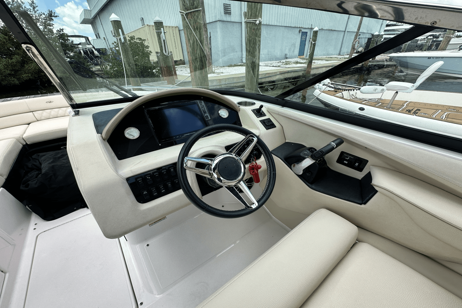 Slide: The Image of Regal 290 OBX 2019 - 18