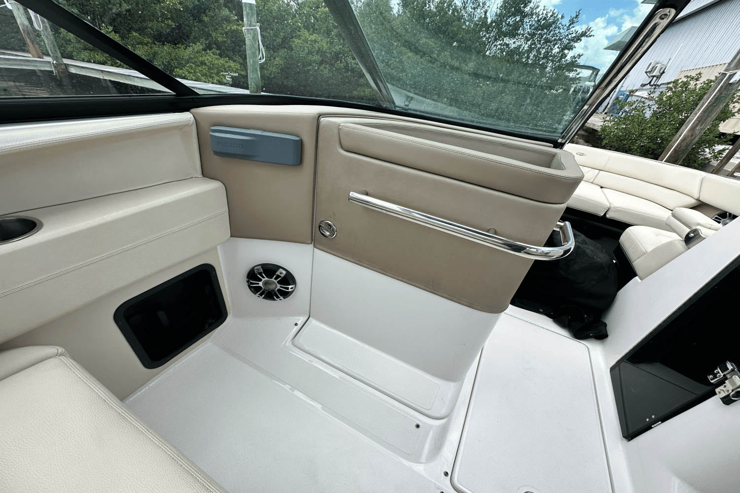Slide: The Image of Regal 290 OBX 2019 - 23