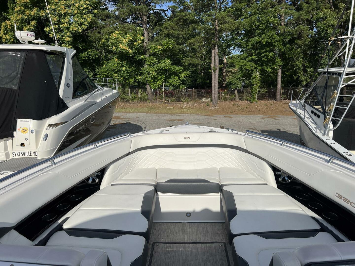 Slide: The Image of Regal 3200 Bowrider 2016 - 4459445