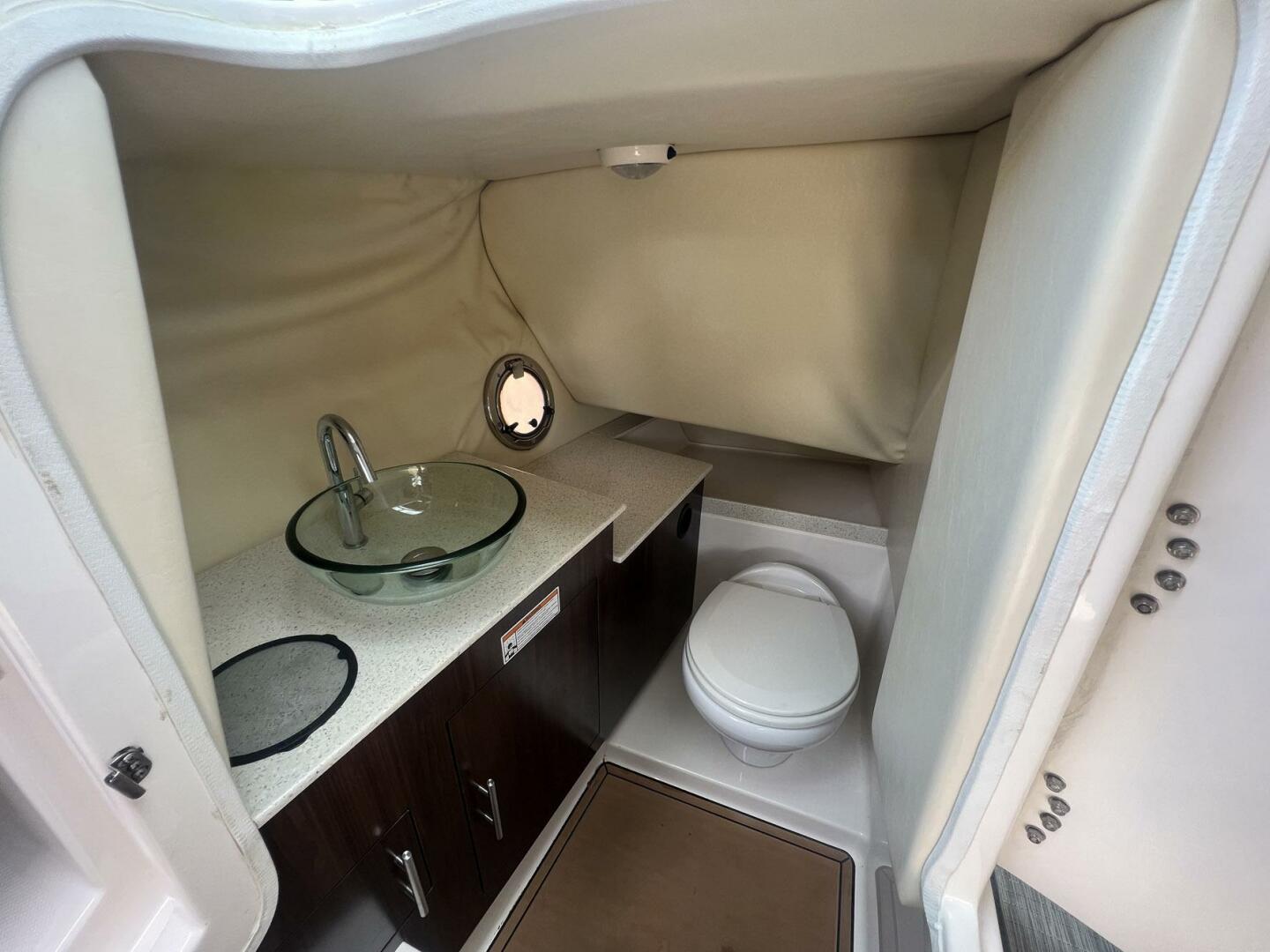 Slide: The Image of Regal 3200 Bowrider 2016 - 4459446