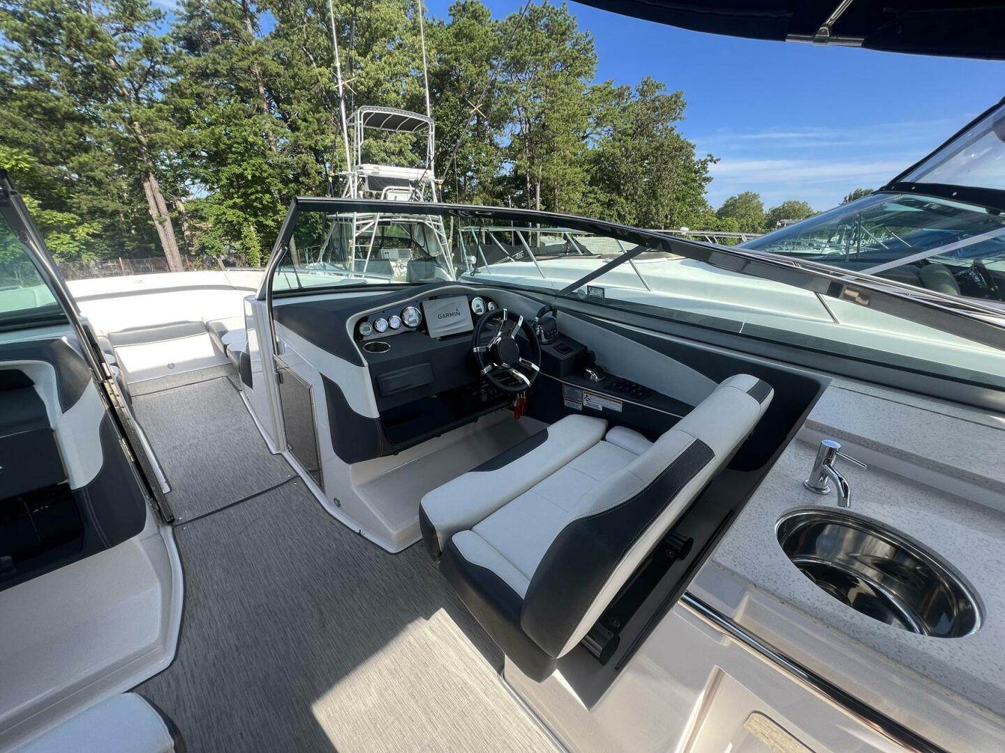 Slide: The Image of Regal 3200 Bowrider 2016 - 4459448