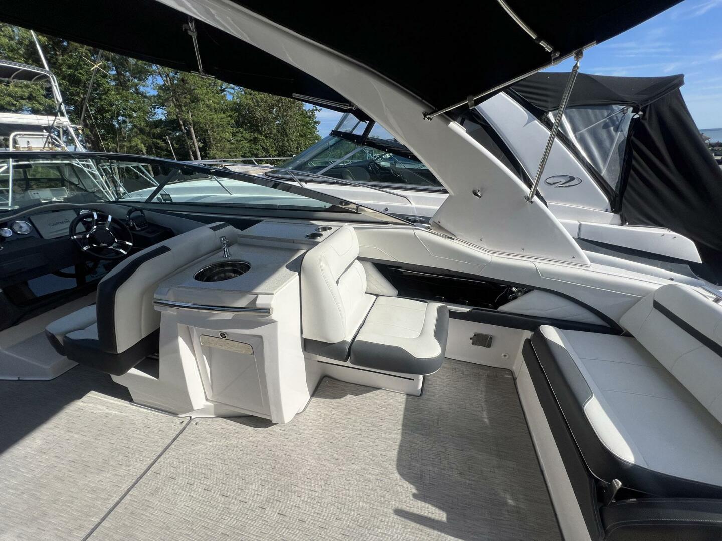 Slide: The Image of Regal 3200 Bowrider 2016 - 4459450