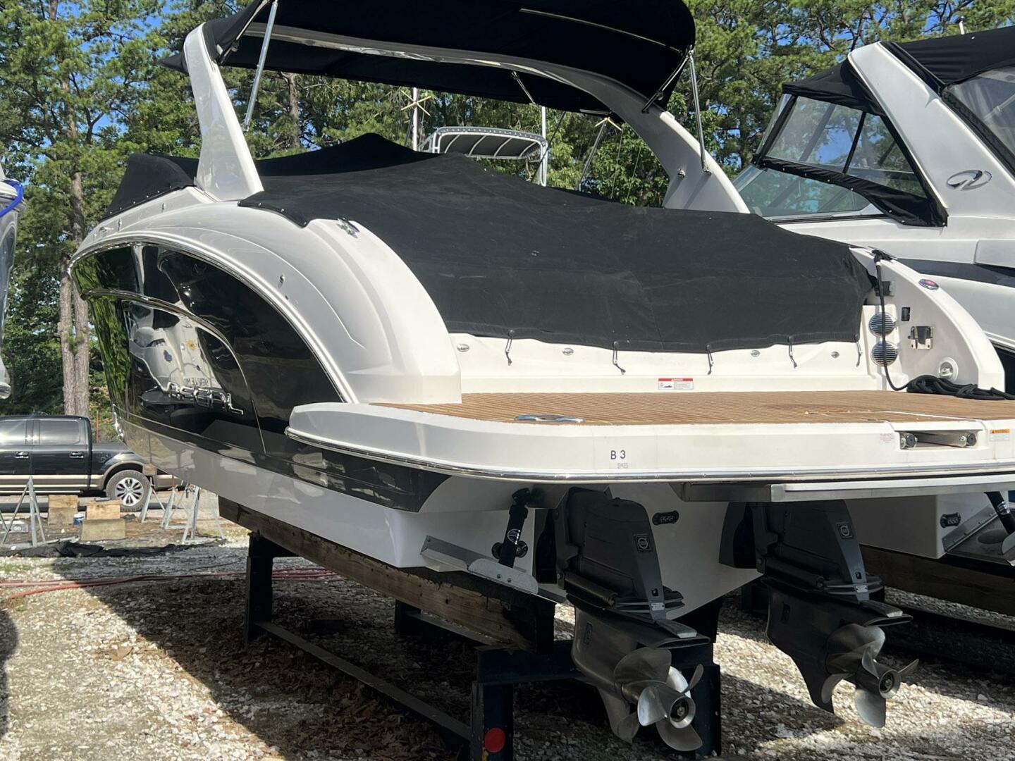 Slide: The Image of Regal 3200 Bowrider 2016 - 4459454