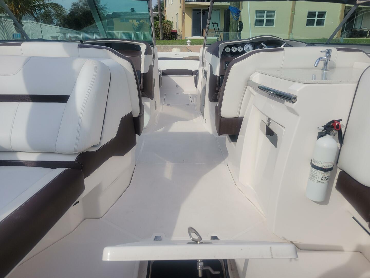 Slide: The Image of Regal 3200 Bowrider 2017 - 4104498