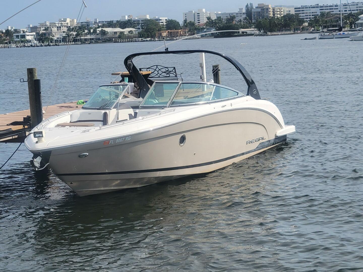 Slide: The Image of Regal 3200 Bowrider 2017 - 4104523