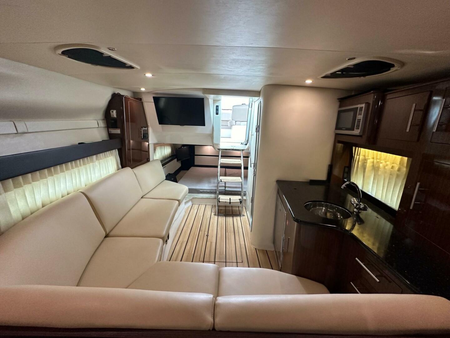 Slide: The Image of Regal 32 Sportcruiser 2014 - 4869605