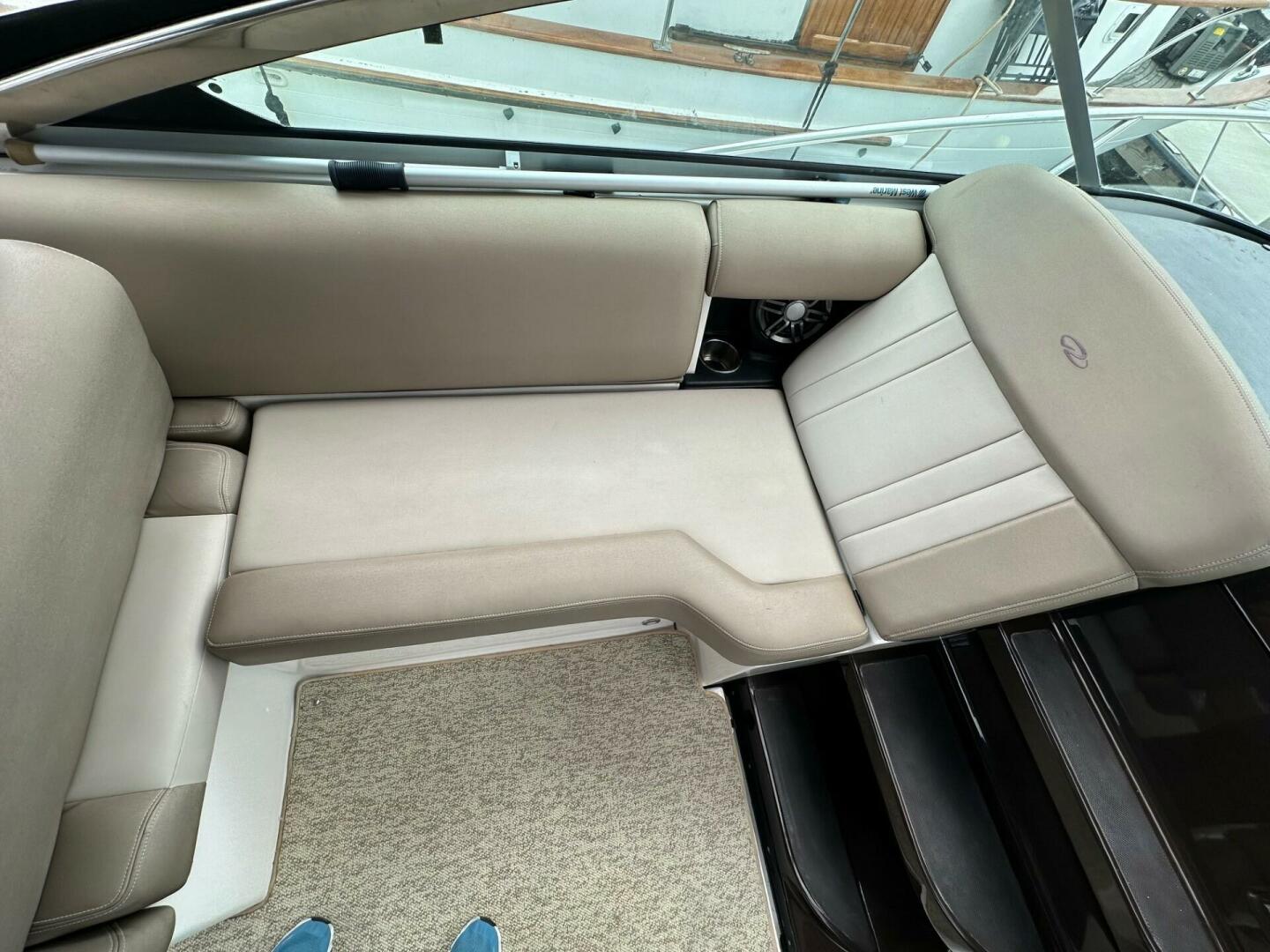 Slide: The Image of Regal 32 Sportcruiser 2014 - 4869613