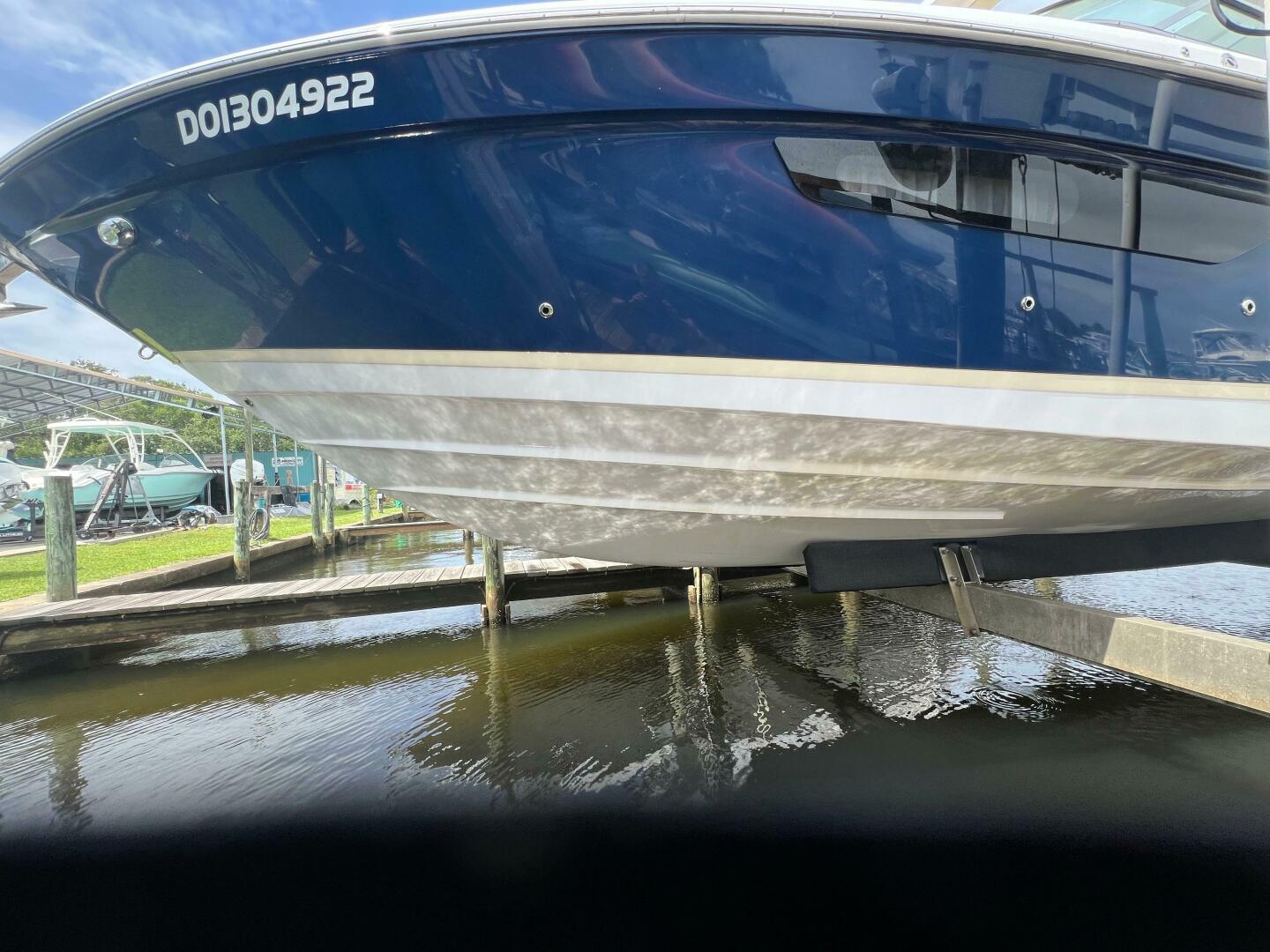 Slide: The Image of Regal 3300 Bowrider 2020 - 5003007